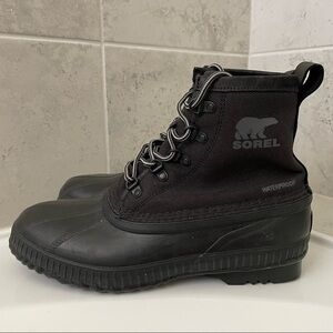 Sorel Men’s Cheyanne II Short Nylon Waterproof Boot Size 10